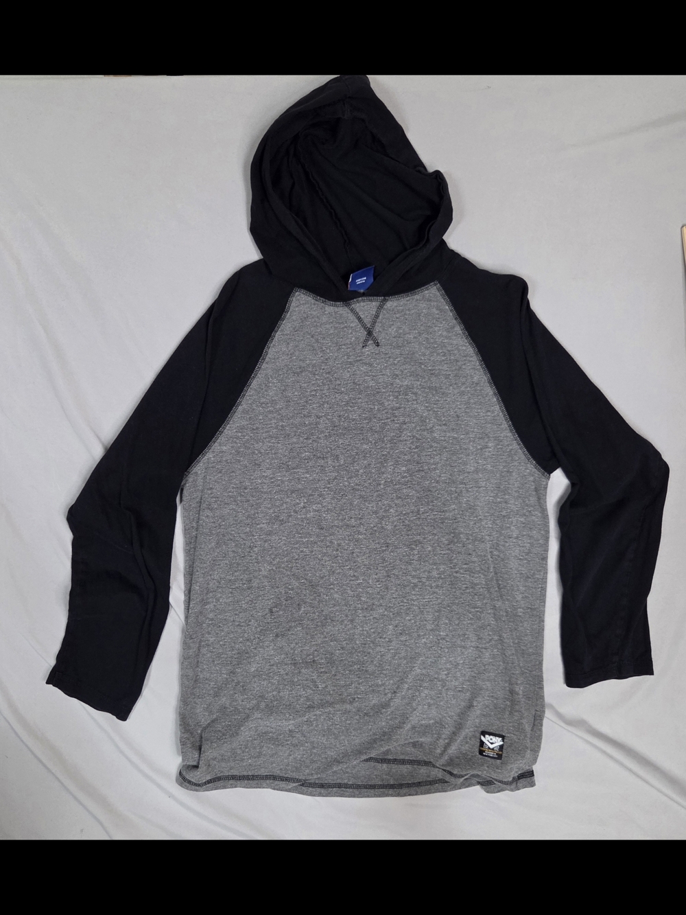 Pony Men’s Medium Gray & Black Raglan Lightweight Hoodie